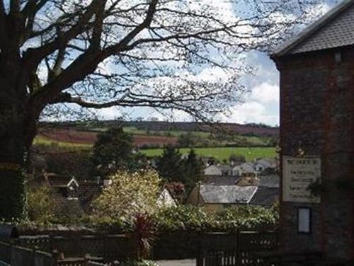 Manor Inn Galmpton エクステリア 写真